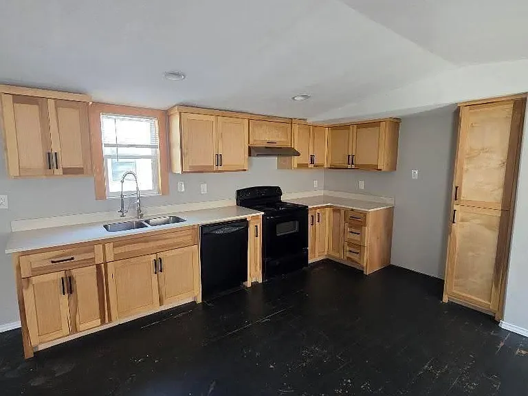 310 Paddock St #4 — Photo 5