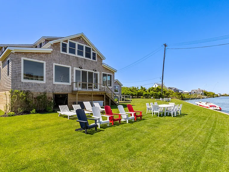 61 Dune Rd — Photo 2