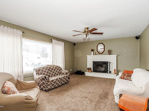 4th image of 228 Beaumont Dr