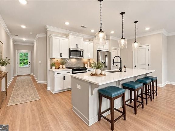4th image of 793 Trevett Way