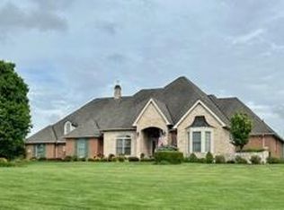 2898 Grace Dr NE, Lancaster, OH 43130