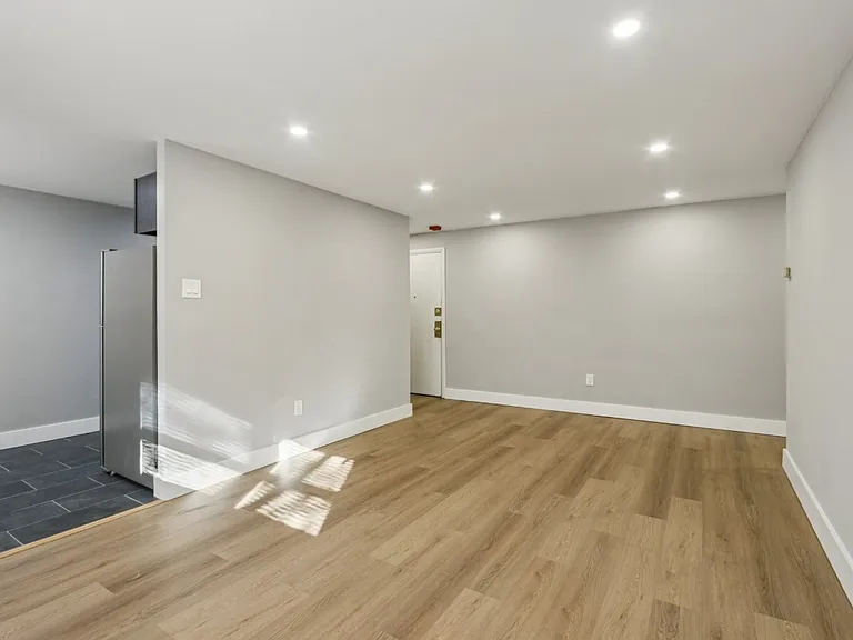 Oakland Terrace Apartments — Photo 6