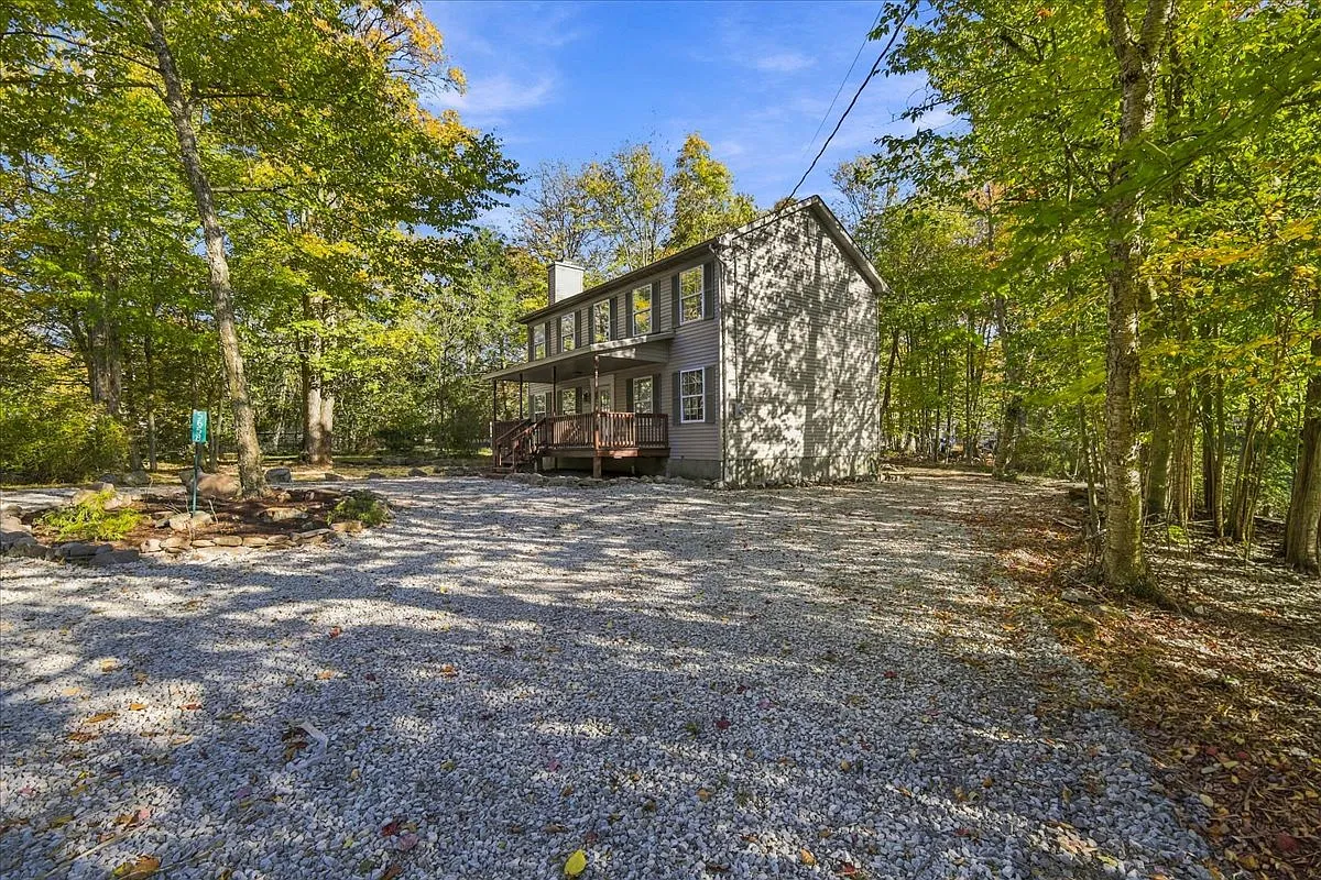 4 bed, 1900 sqft, $2,500 — Photo 1