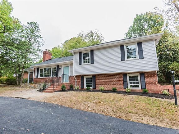 3rd image of 2610 Wyndham Dr