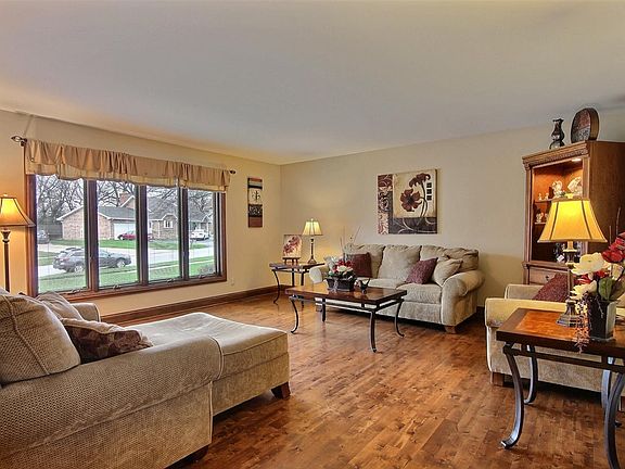 3rd image of 10015 Belmont Ct