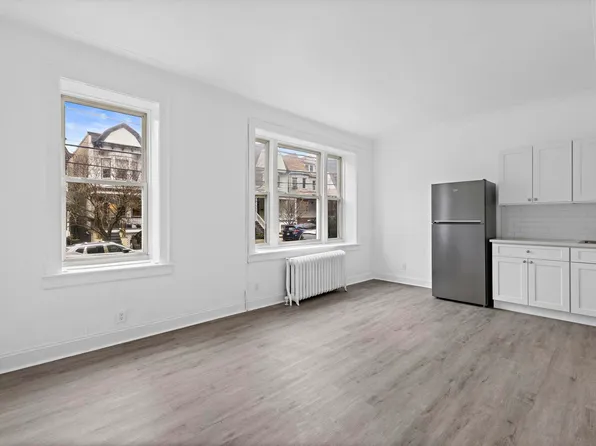 137 Kensington Avenue image 3 of 12