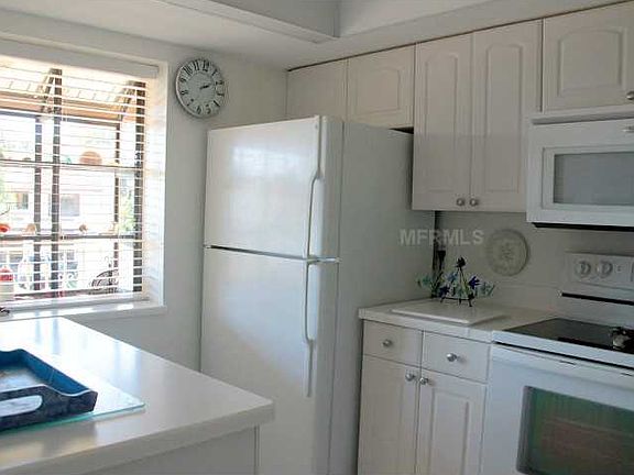 5th image of 762 Avenida Estancia #182