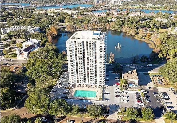 2 bed, 1189 sqft, $2,100 — Photo 2