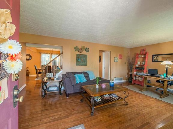 5th image of 475 Hillview St