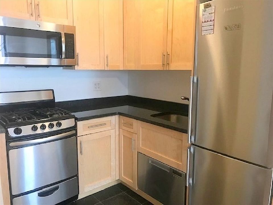 2nd image of 150 E 84th St APT 5M