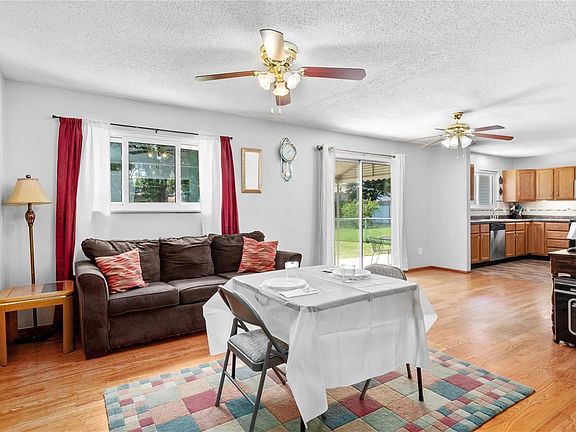 3rd image of 942 Chula Dr