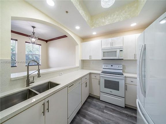 3rd image of 8882 W Flagler St APT 208