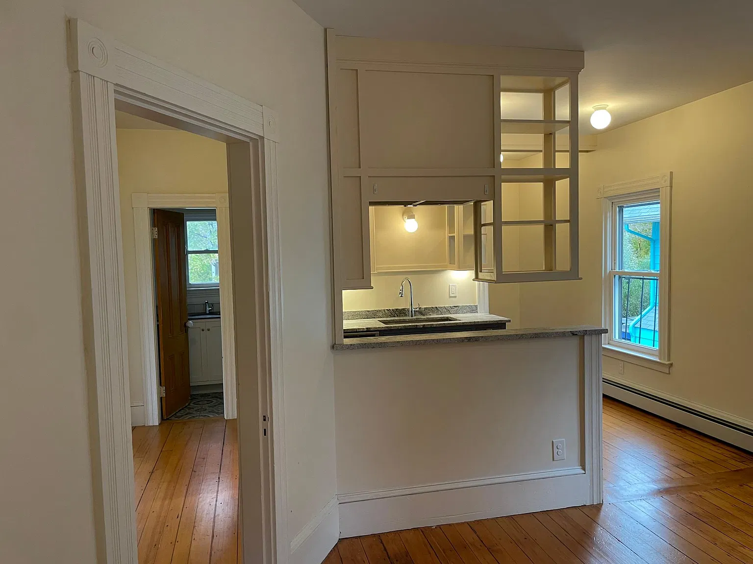 2 bed, 1050 sqft, $2,100 — Photo 2