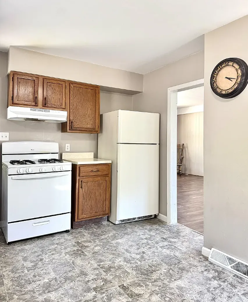 3 bedroom unit with bonus attic space — Photo 2