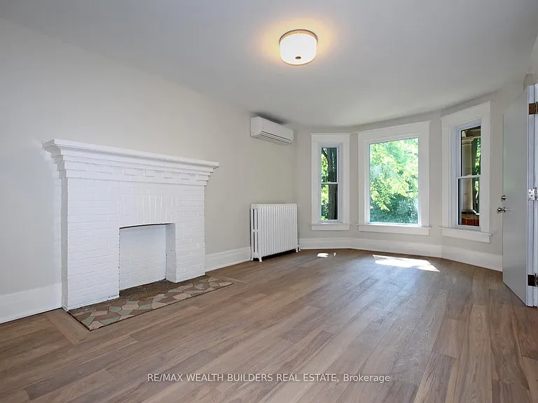 163 Parkside Dr #B — Photo 8