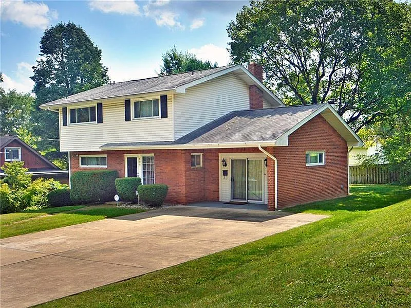 609 Garden City Dr photo 1