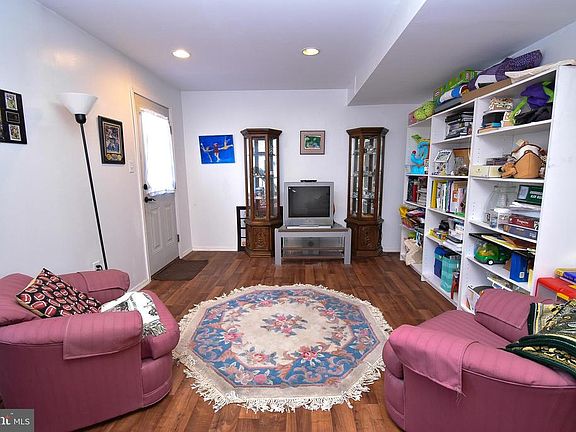 4th image of 322 Larose Dr