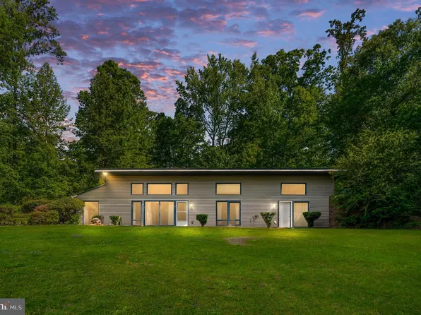 279 Poplar Rd, Fredericksburg, VA 22406