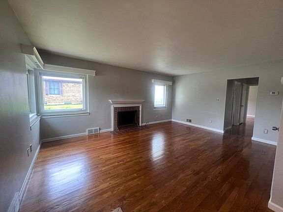 4th image of 1862 Lake Michigan Dr NW