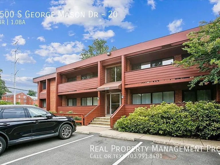 1500 S George Mason Dr #20 — Photo 1