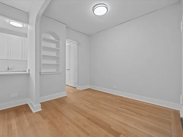 3810 Greystone Avenue 301 image 1 of 11