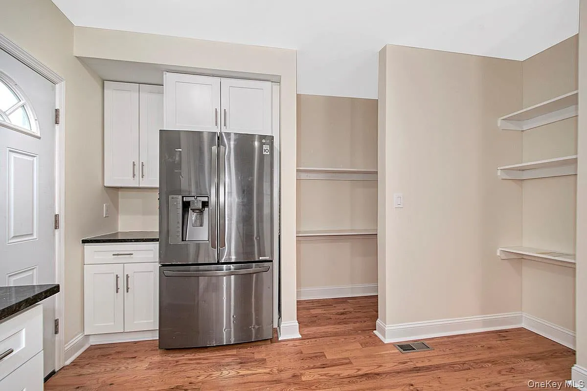 3 bed, 2.5 bath, 2098 sqft, $5,500 — Photo 3