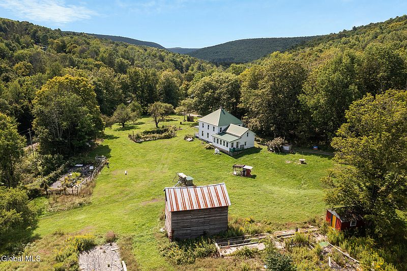 3rd image of 114 Vintonton Road