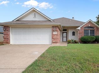 617 Pleasant Valley Dr, Burleson, TX 76028