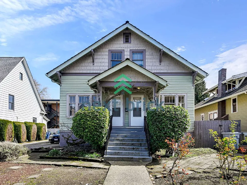 112 Wells Ave S