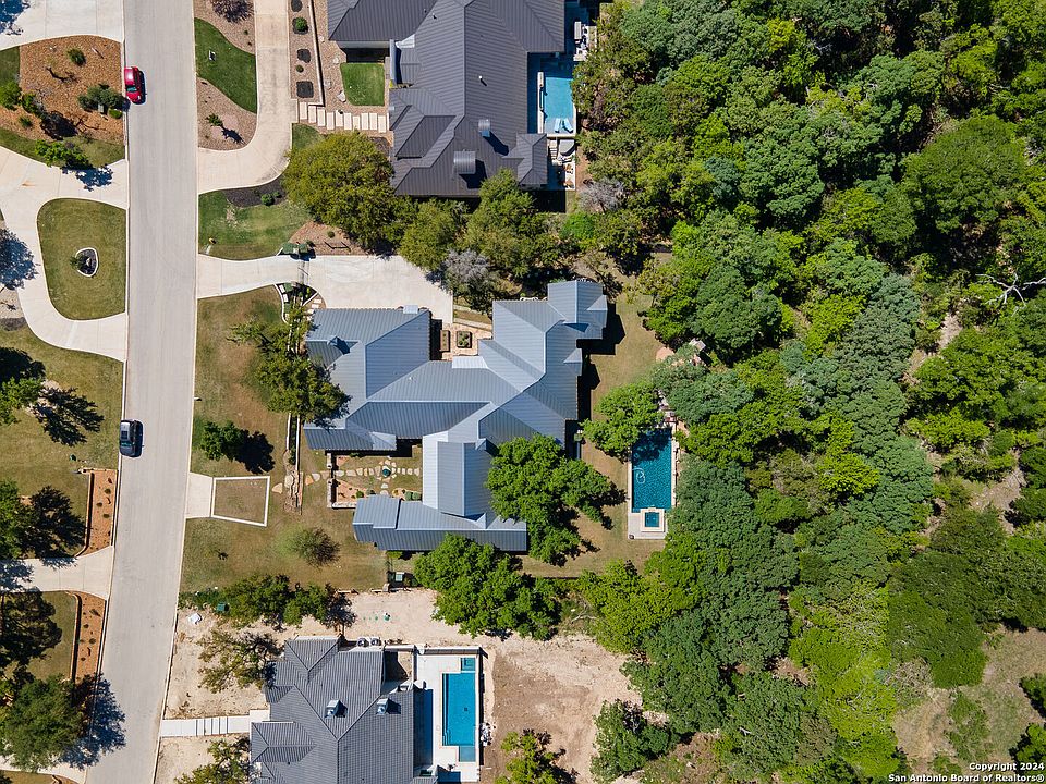 2nd image of 619 Menger Springs
