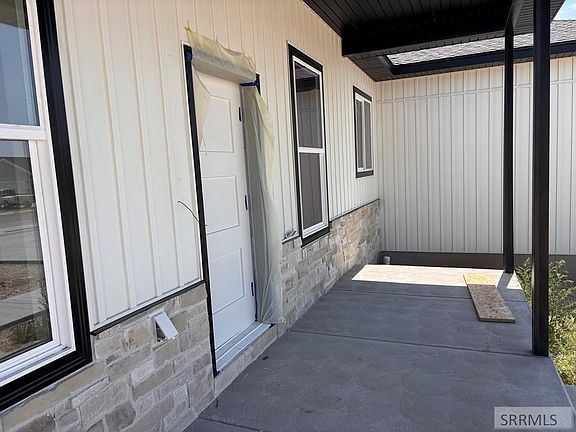 5th image of 32 N Currant Ln