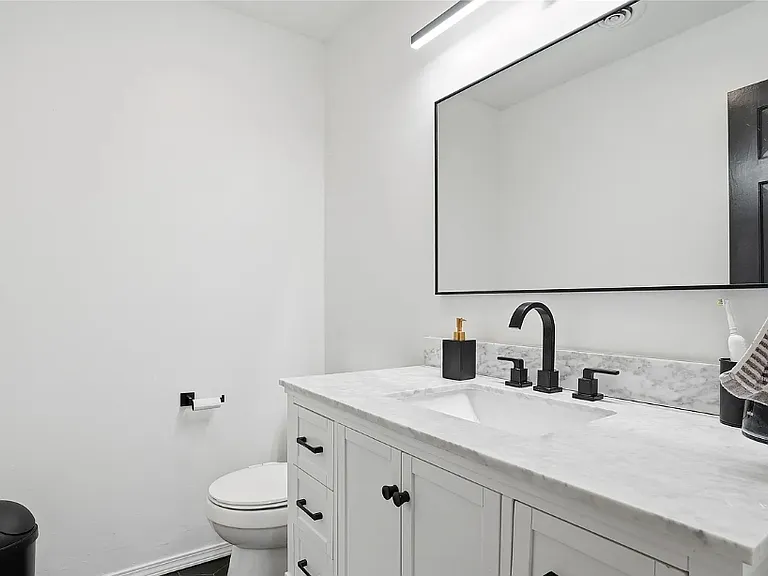 4226 80th Pl #9B — Photo 1
