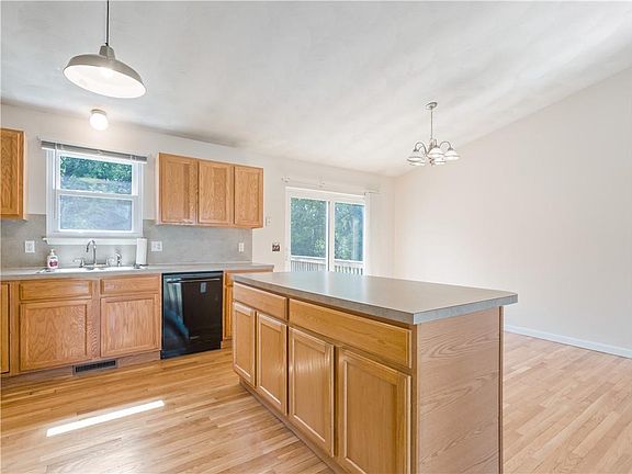 3rd image of 22 Evangeline Dr