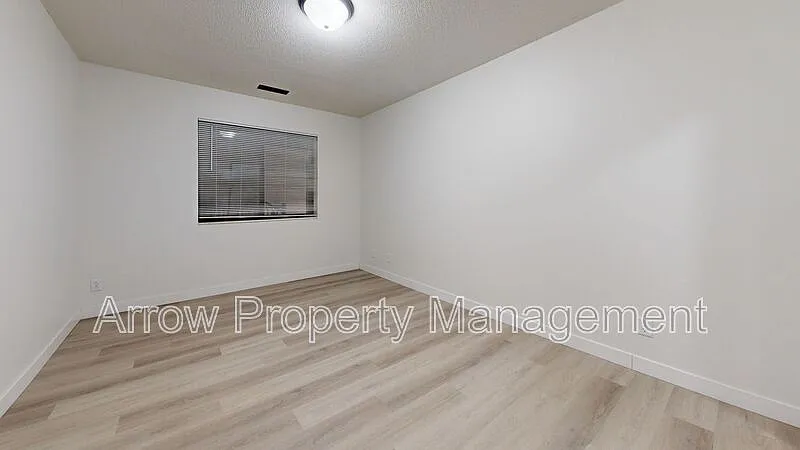 3 bed, 2.0 bath, 1370 sqft, $1,370 — Photo 4