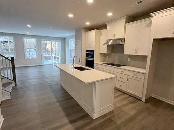 48 Grayson Ln, Downingtown, PA 19335