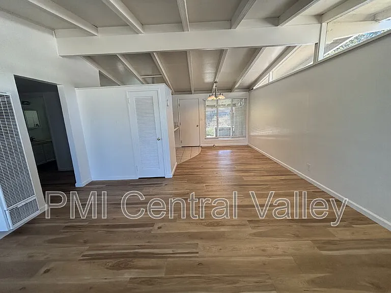 944 Bridgewood Way — Photo 5