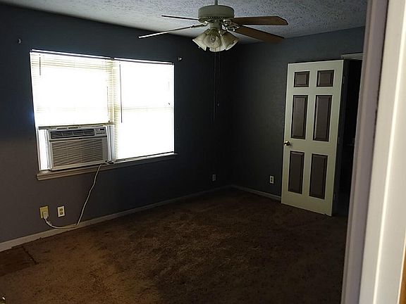 5th image of 2214 Kingsdale Dr