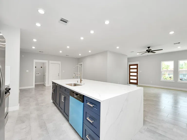 1307 Laskey St — Photo 16
