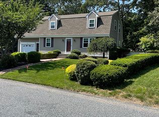 17 Oyster Shell Ter, Saunderstown, RI 02874