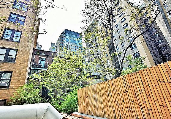 4th image of 218 W 79th St APT 1R