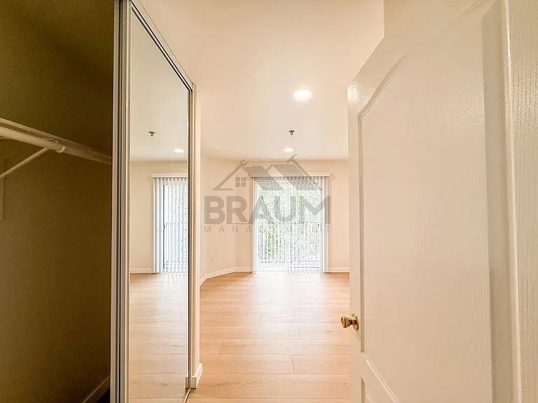 7323 WINNETKA — Photo 27