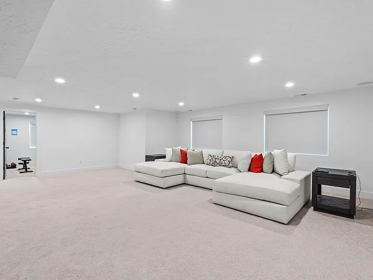 690 S Edge Ln — Photo 36