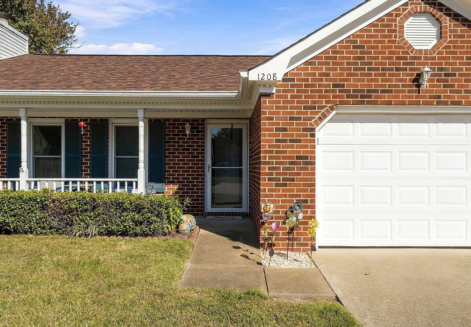 3 bed, 1383 sqft, $2,600 — Photo 3