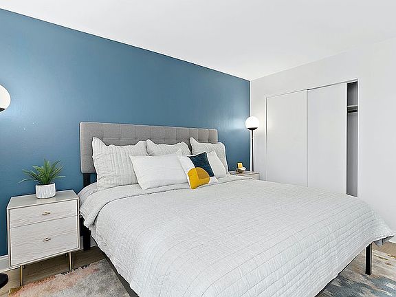 4th image of 580 Main St APT 484