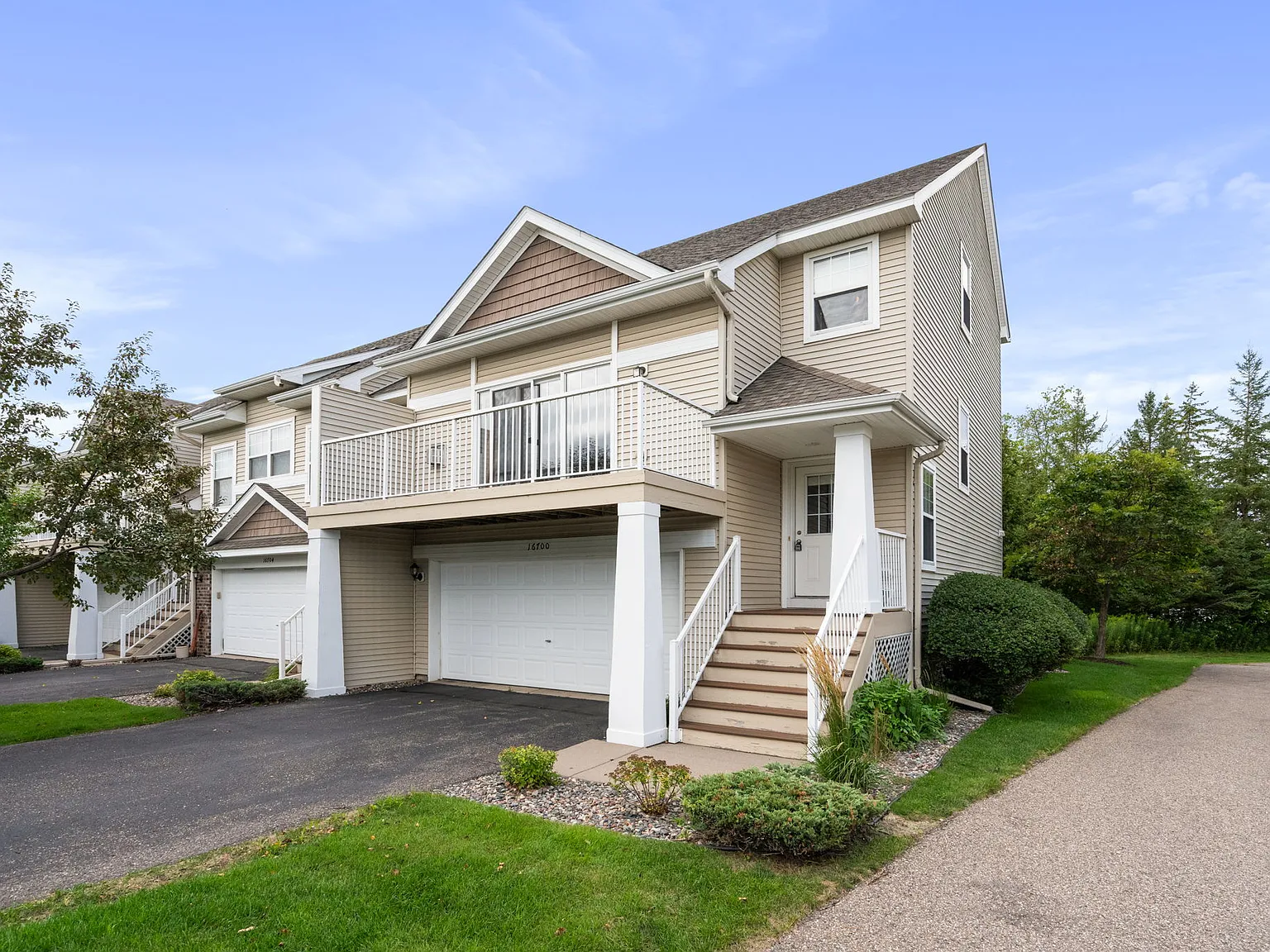 3 bed, 1969 sqft, $2,495 — Photo 1