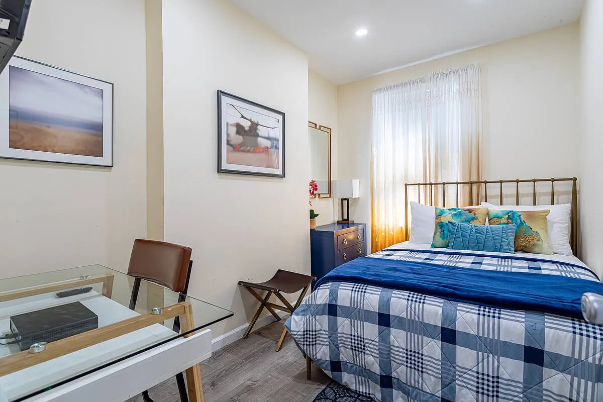 2 bed, 800 sqft, $5,500 — Photo 3