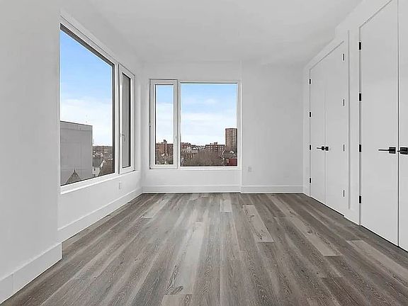 2nd image of 3321 Glenwood Rd #4C