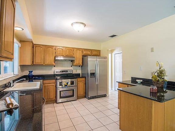 4th image of 16501 Foothill Dr