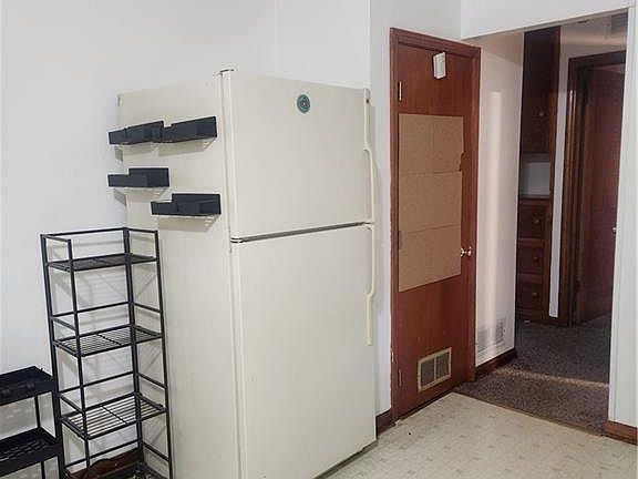 3rd image of 709 W South St