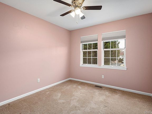5th image of 28 Stratford Cir